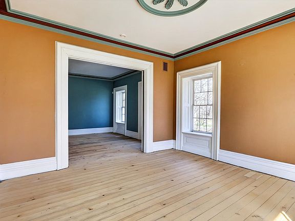 2nd image of 2149 Saint Lawrence Ave