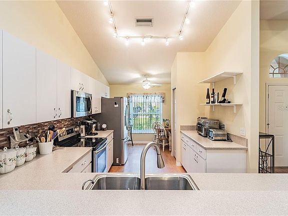 5th image of 2527 Southern Oak Cir