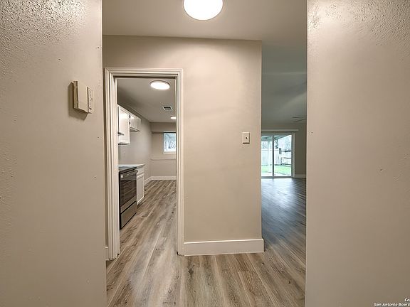 5th image of 5722 LARKMEADOW DR