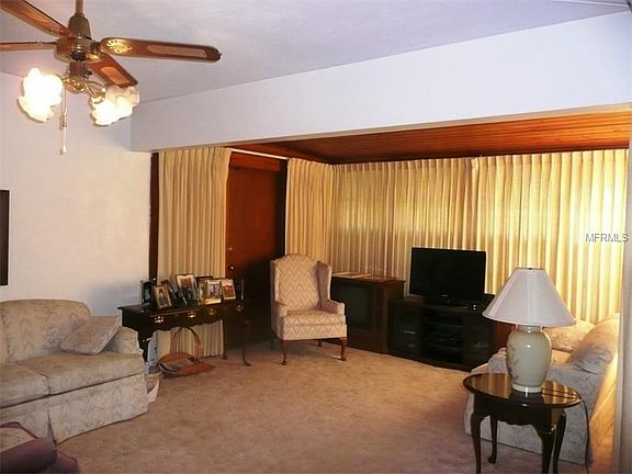 4th image of 1800 Rose Way