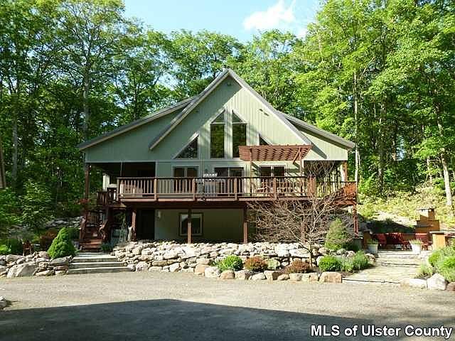 1st image of 72 Laurel Hollow