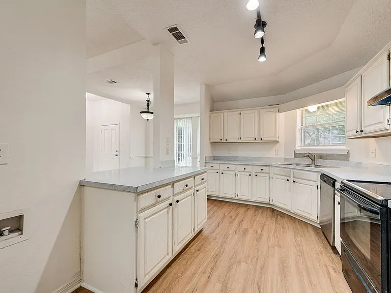 1304 Riverview Ln — Photo 11