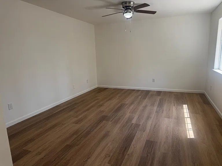 339 W Kern Ave — Photo 4