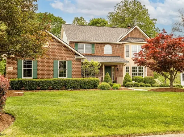 18843 Mallard Cv, Middleburg Heights, OH 44130