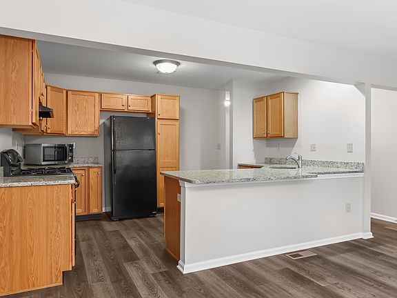 3rd image of 16 Scotia Dr #11