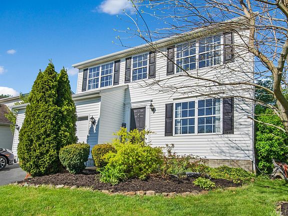 4th image of 1568 Roscommon Dr