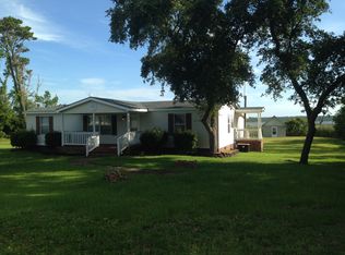 671 Bayview Dr, Harkers Island, NC 28531