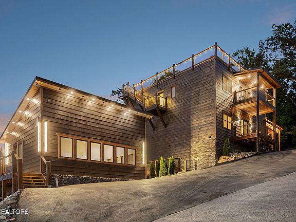 2nd image of 2525 Angelos Mountain Way
