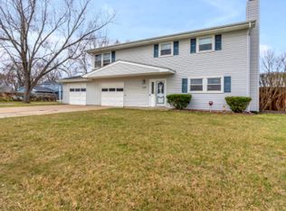 7216 Pierce St, Merrillville, IN 46410