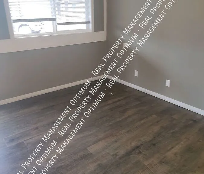 806 W 5th St #20 — Photo 6