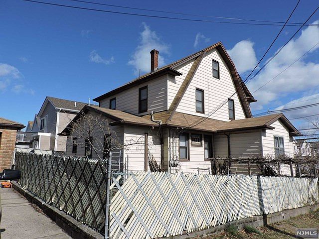 2nd image of 693 Midland Ave
