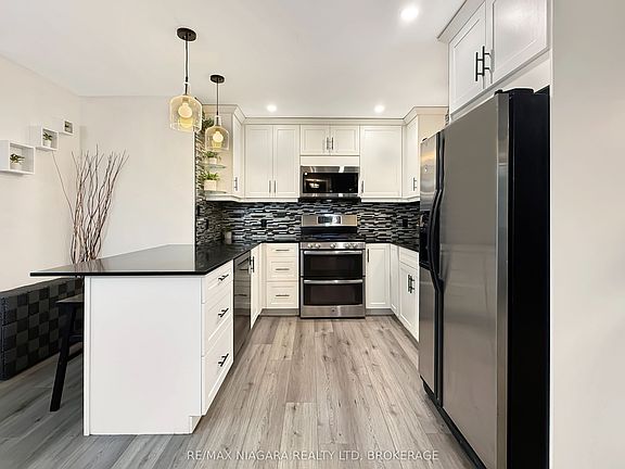 3rd image of 222 Ridgeway Rd