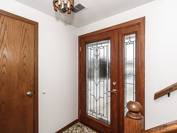 4th image of 885 Bedford Ct