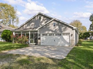 914 E Lincoln St, Monticello, IL 61856