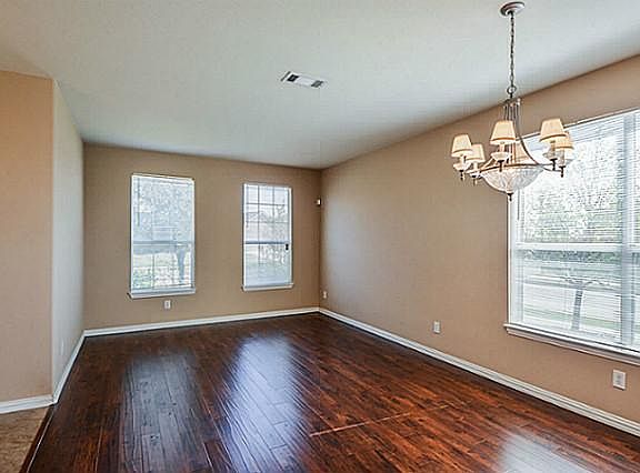 5th image of 2301 Castle Creek Dr