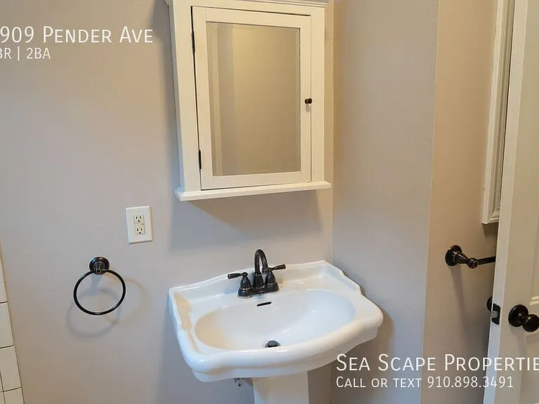 1909 Pender Ave — Photo 27