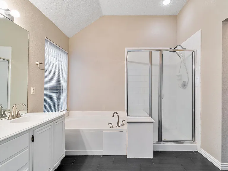 615 Lake Bridge Dr — Photo 17