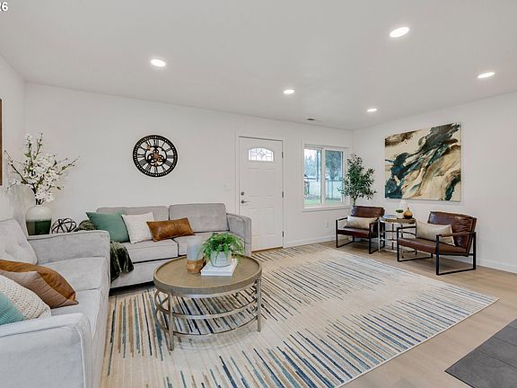 4th image of 18124 SE Stephens St