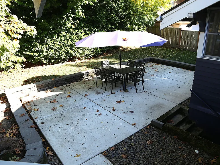 955 NW Van Buren Ave — Photo 17
