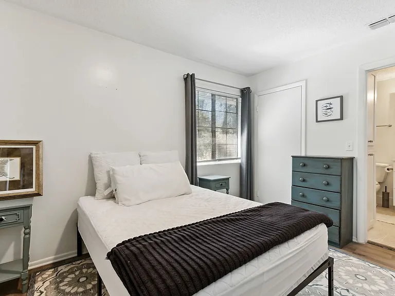 1424 Lewis St — Photo 20