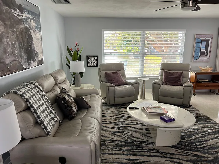 8520 Forsyth Dr — Photo 3