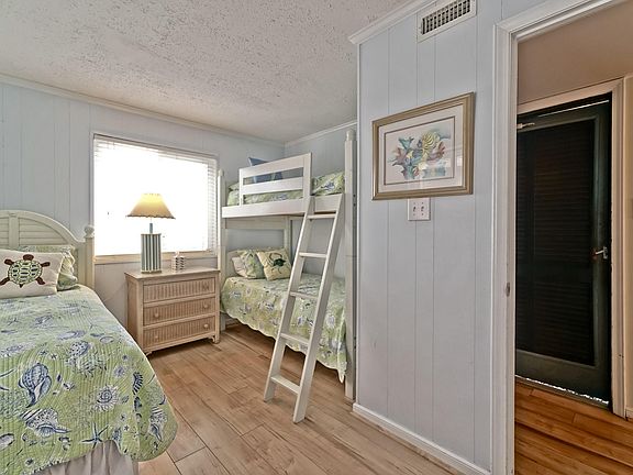 4th image of 301 W First Street #2