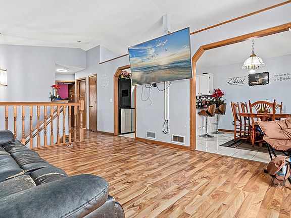 5th image of 549 38th Ave NE