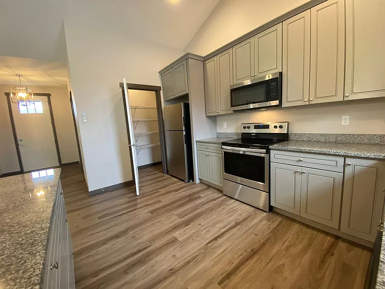 108 W Greenfield Ave — Photo 9