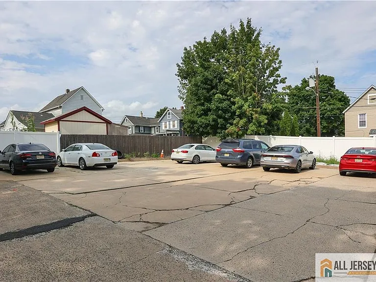 215 Washington Rd — Photo 11