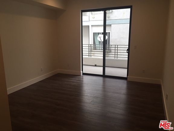 4th image of 1046 S Serrano Ave #402