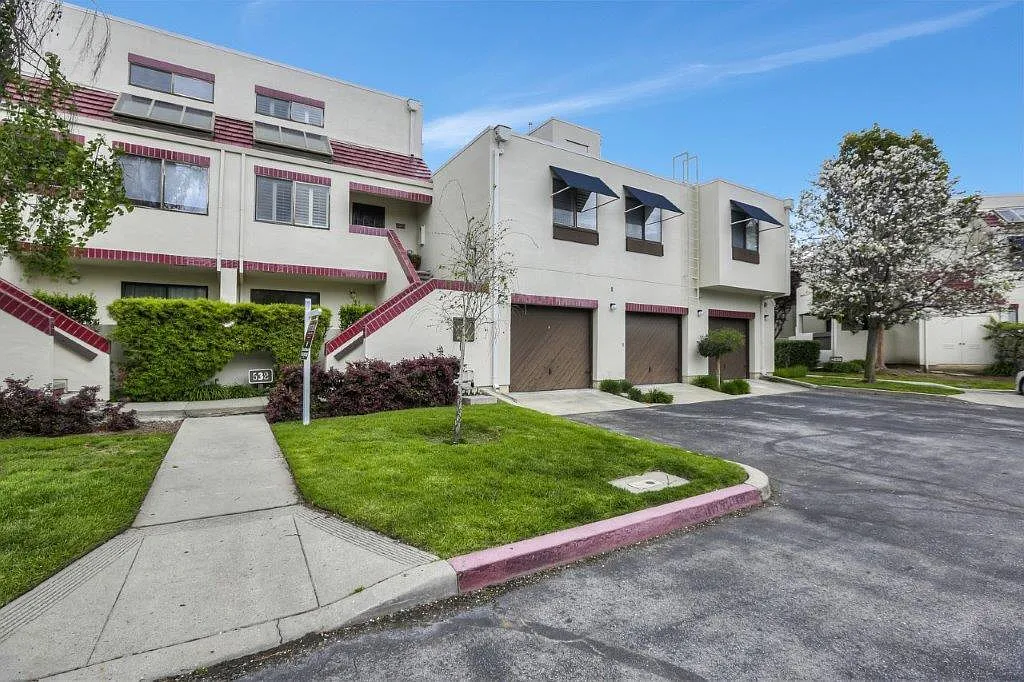 3 bed, 1568 sqft, $4,900 — Photo 1