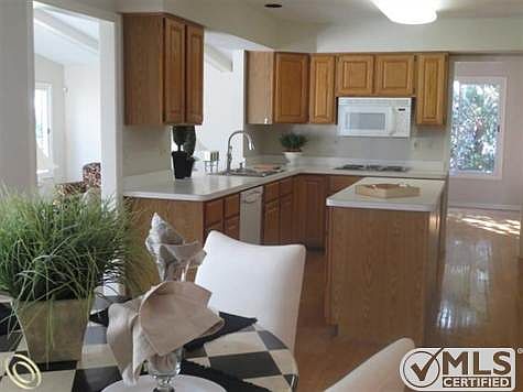 03-Kitchen Dining.JPG