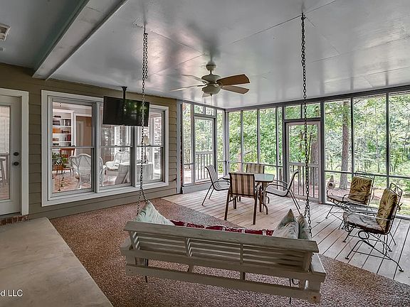 4th image of 209 Lake Terrace Pl