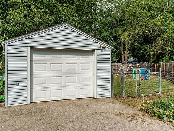 3rd image of 2411 Knight Ave