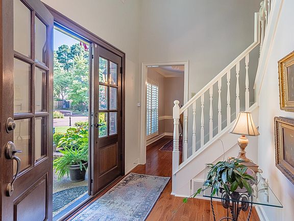 3rd image of 8835 Gainesway Dr