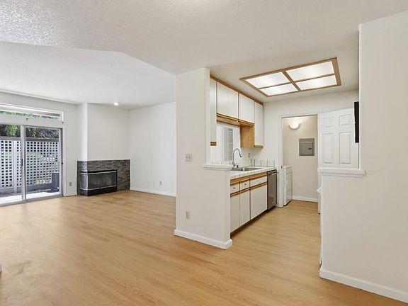 4th image of 932 Lake Tahoe Ct