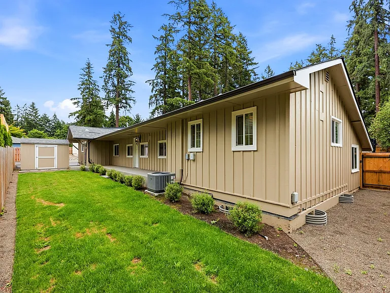 1410 SE River Forest Rd — Photo 2