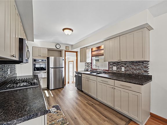 3rd image of 3933 Elmore Rd