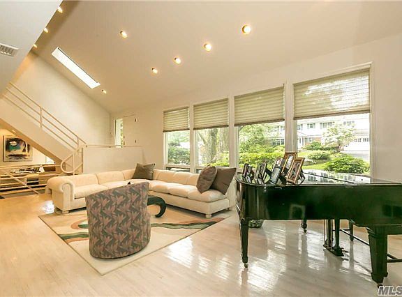 4th image of 100 Birch Dr