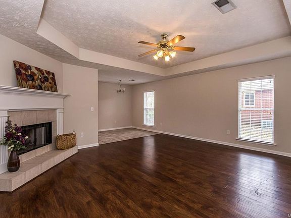5th image of 986 Eastern Oaks Dr