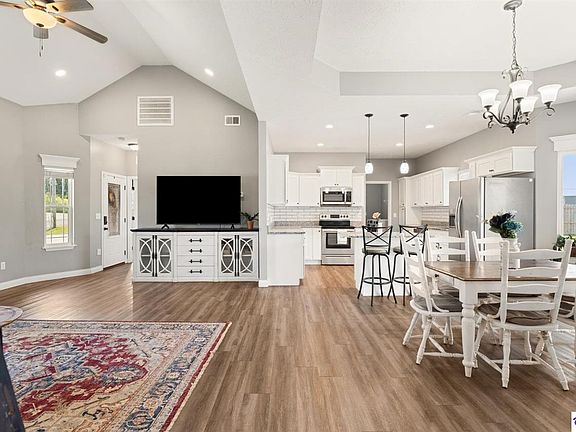 4th image of 548 House Ln