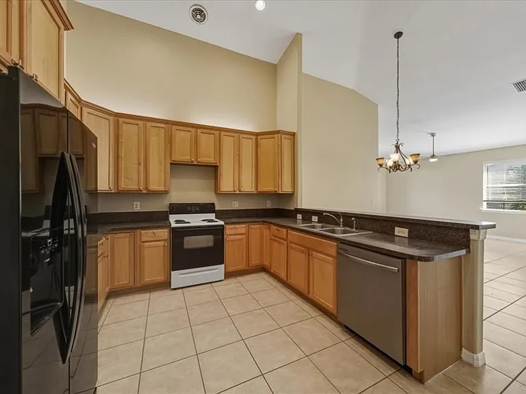 20647 Majestic St #20647 — Photo 14