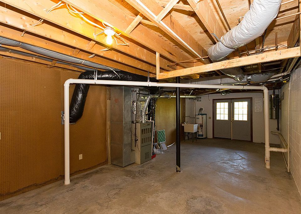 2nd image of 488 Woodway Dr