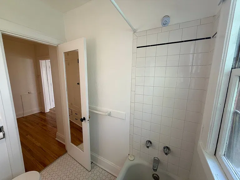 Greenway Apartments — Photo 17
