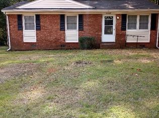 1708 Cedrow Dr, High Point, NC 27260