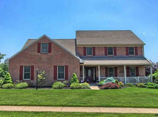 2761 Primrose Ln, York, PA 17402