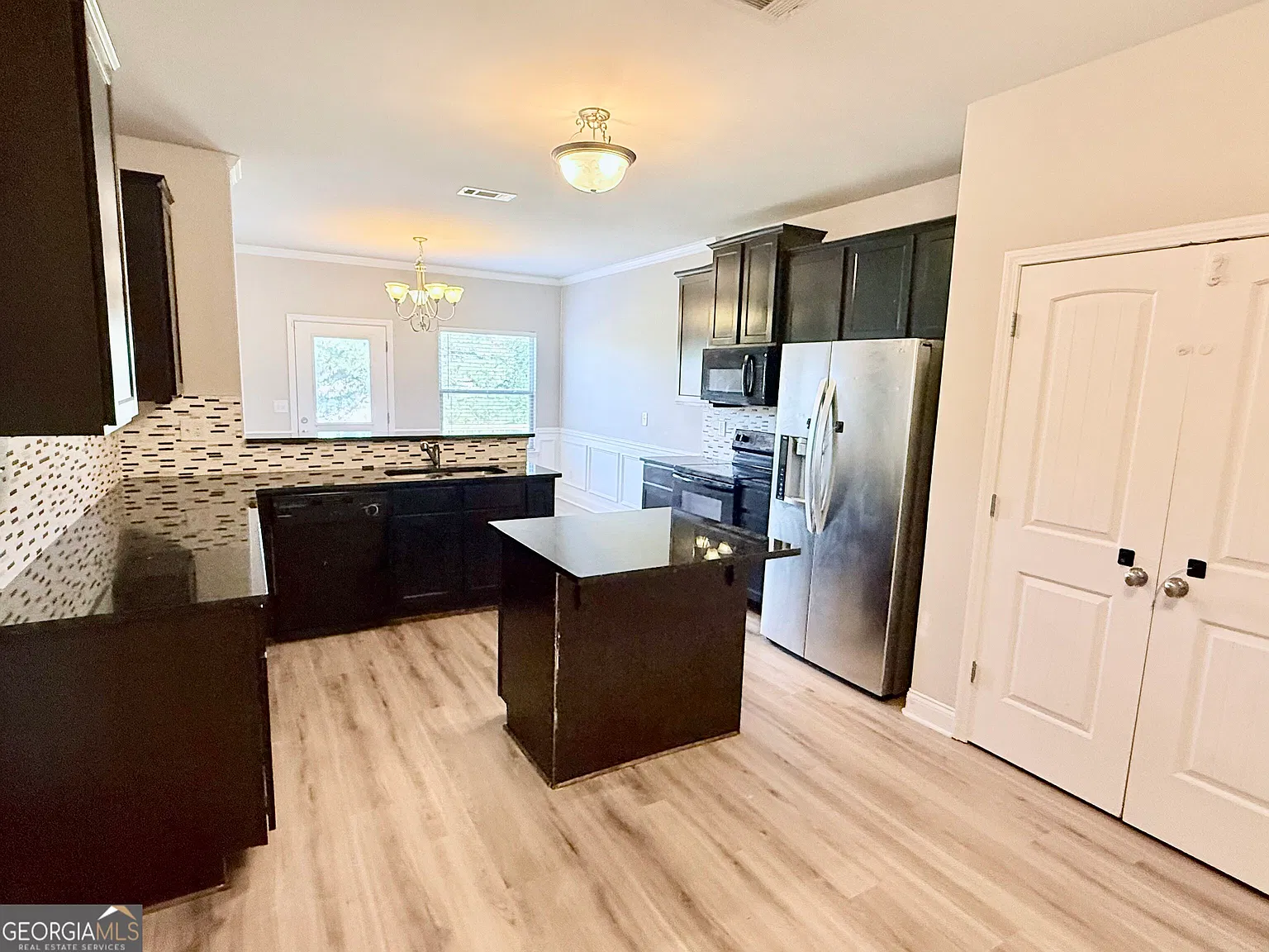 4 bed, 2.5 bath, 2275 sqft, $2,250 — Photo 4