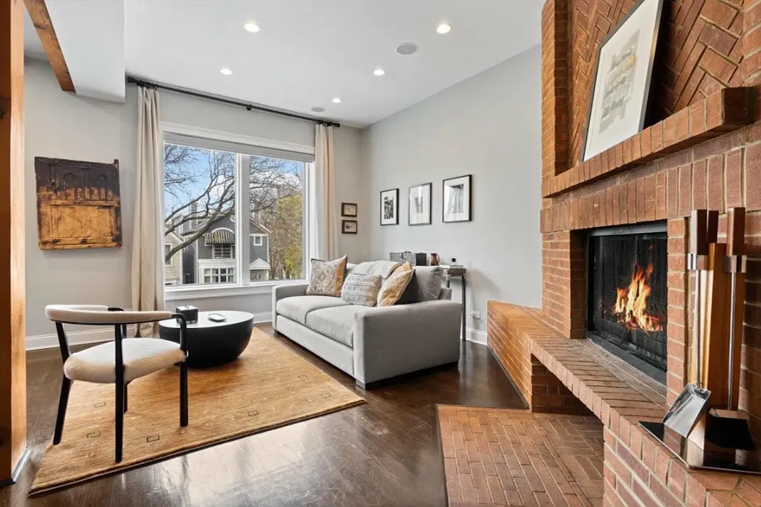 3 bed, 2.5 bath, 2400 sqft, $6,550 — Photo 4