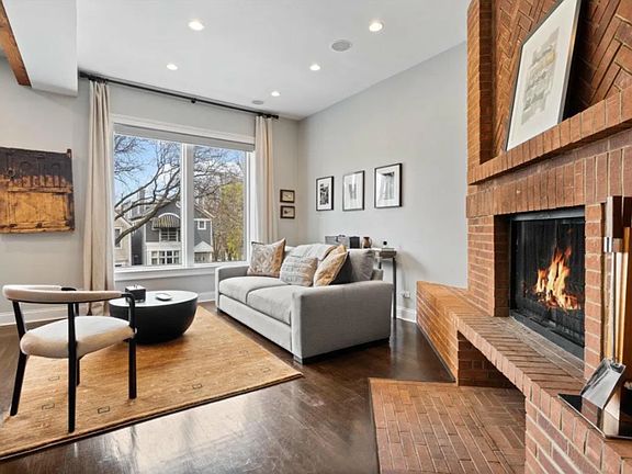 4th image of 1121 W Drummond Pl #3
