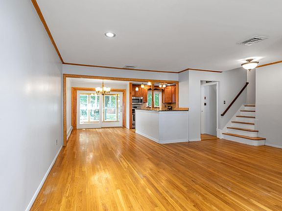 2nd image of 510 Charles Ln